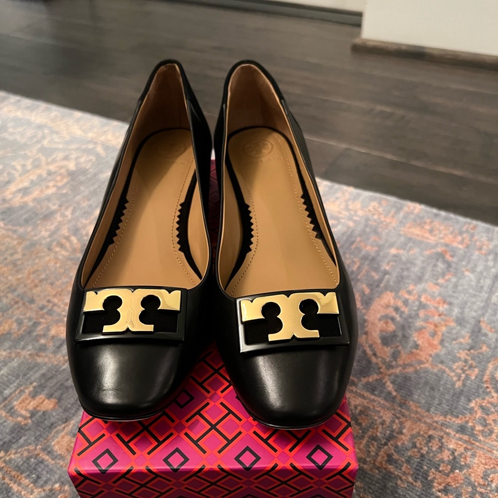 New with Box Tory Burch GIGI 20MM ROUND TOE FLAT.